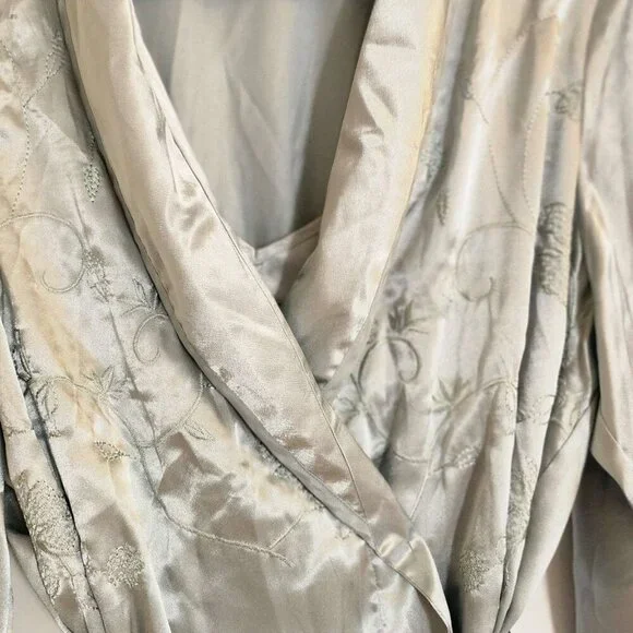Morgan Taylor Embroidered Robe Slip Set Size Medium - Picture 8 of 15